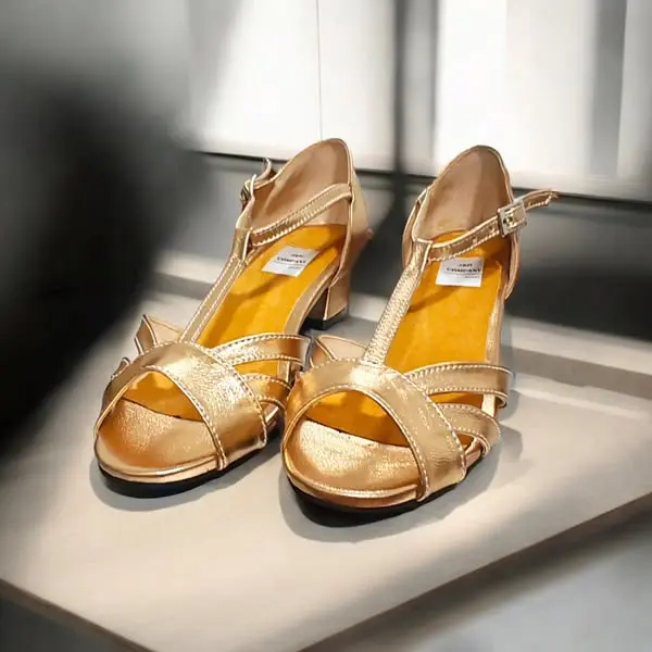 Tacones Eda 4 cms dorados 3.webp