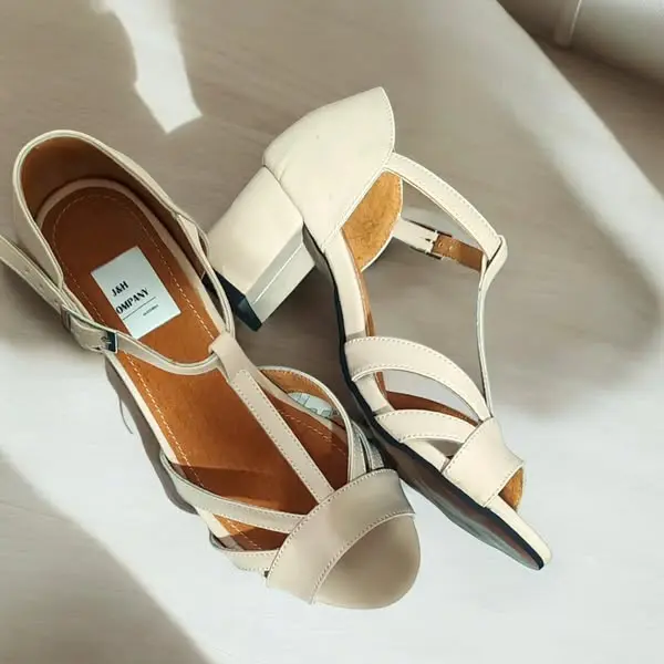 Tacones Eda 6 cms beige 2.webp