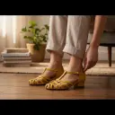 Tacones Cangrejera Mor Piel Mostaza, tacón 3 cms.  / CANGMORT-P-03