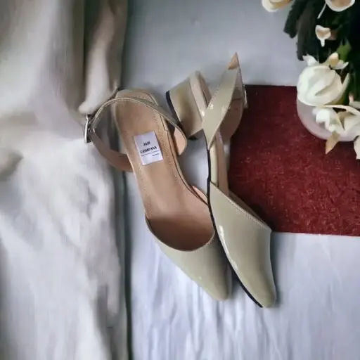 [VEREFC-09] Tacones Verenice cincho ajustable charol beige Tacón 3 cms. / Verefc-09